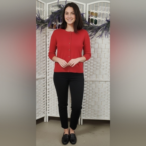 🧨 Cable & Gauge Cherry Red Gold Button Cardigan - Picture 7 of 7